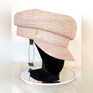 Vince Camuto Newboy 22" Round